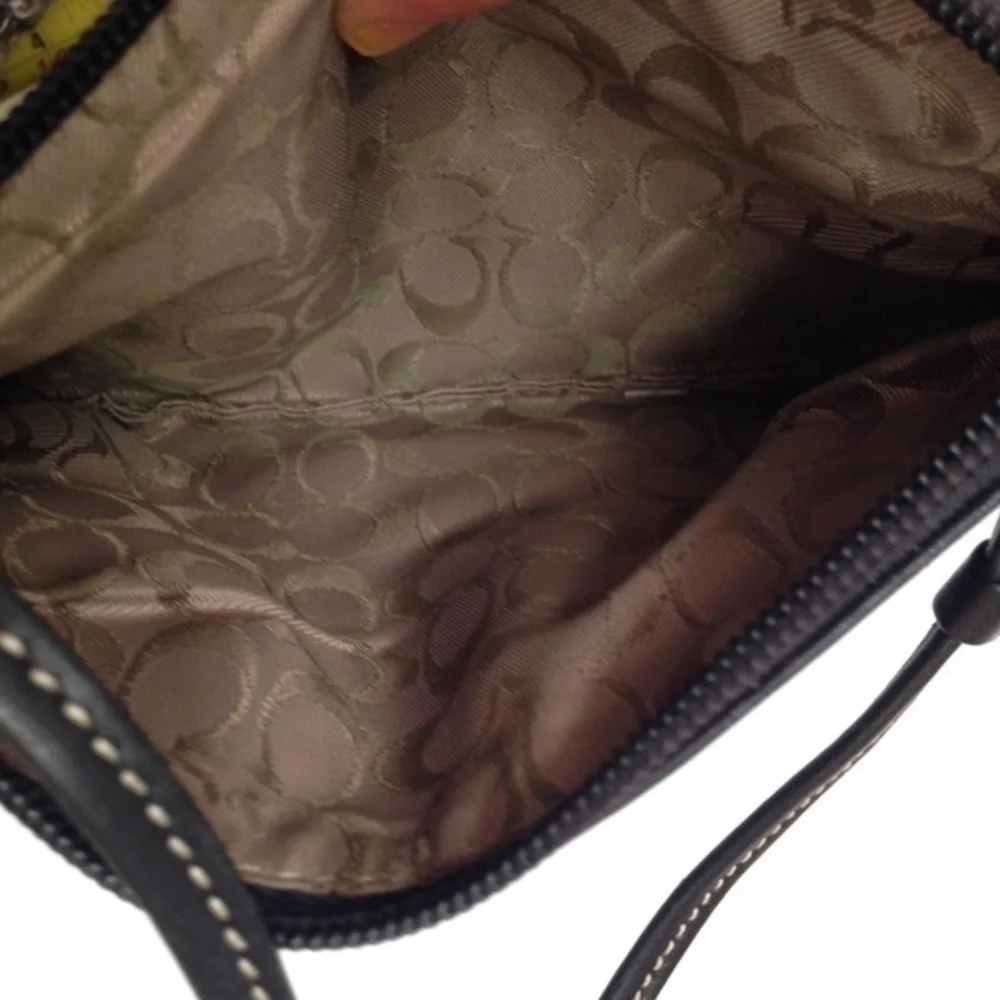 COACH - black leathe wristlet wallet